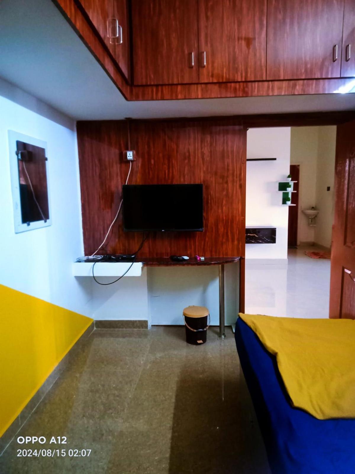 Asshappystayinn Hotel Tiruchirappalli Exteriör bild